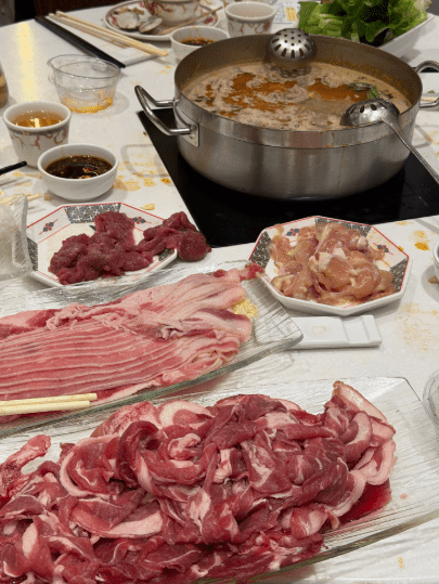 稻香集團推出98元火鍋點心放題,但有食客浪費大量食物(Threads)