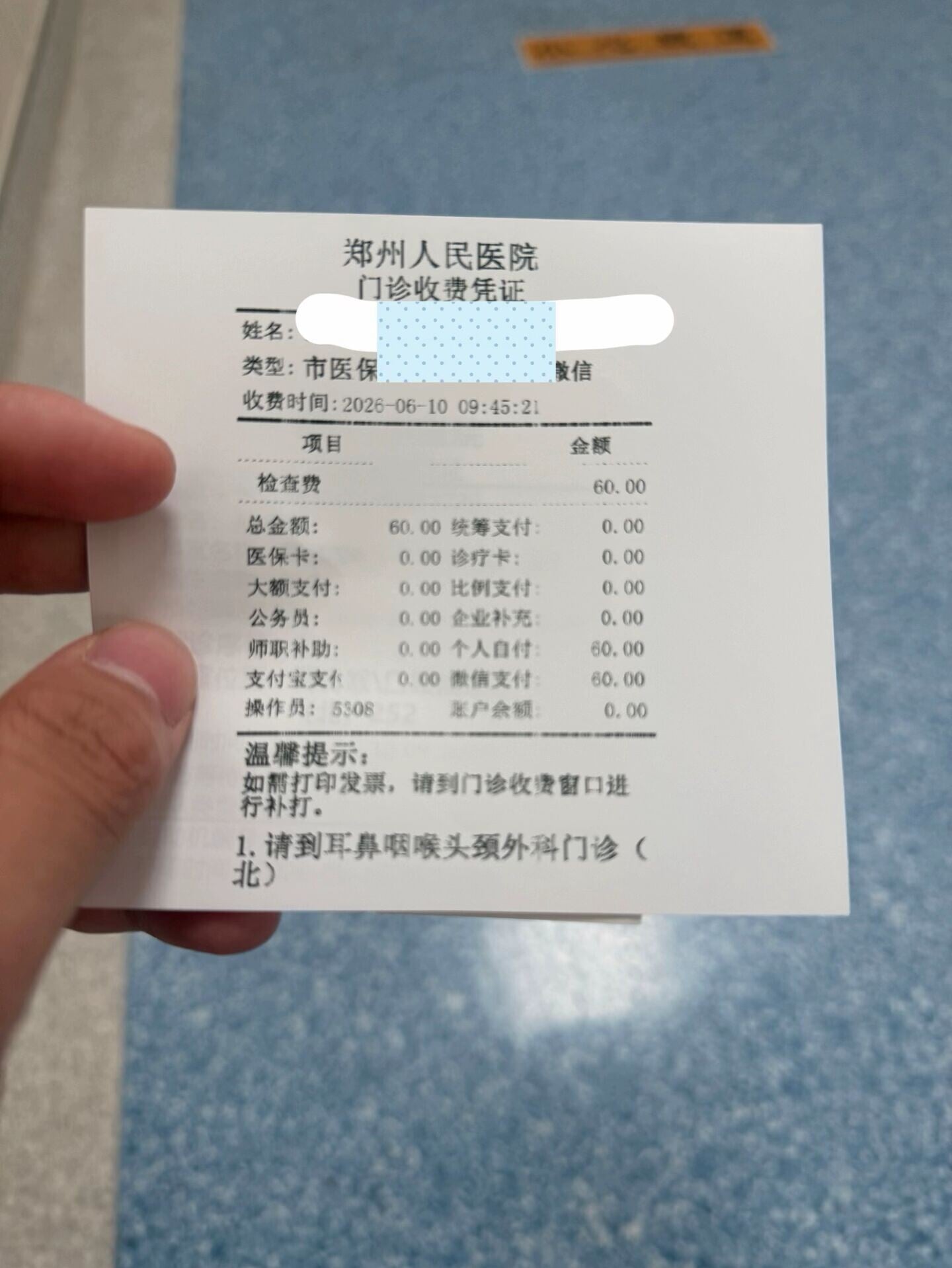 男大學生的藍芽耳機突然爆炸,導致耳朵出現輕微耳鳴及局部灼燒感。(瀟湘晨報)