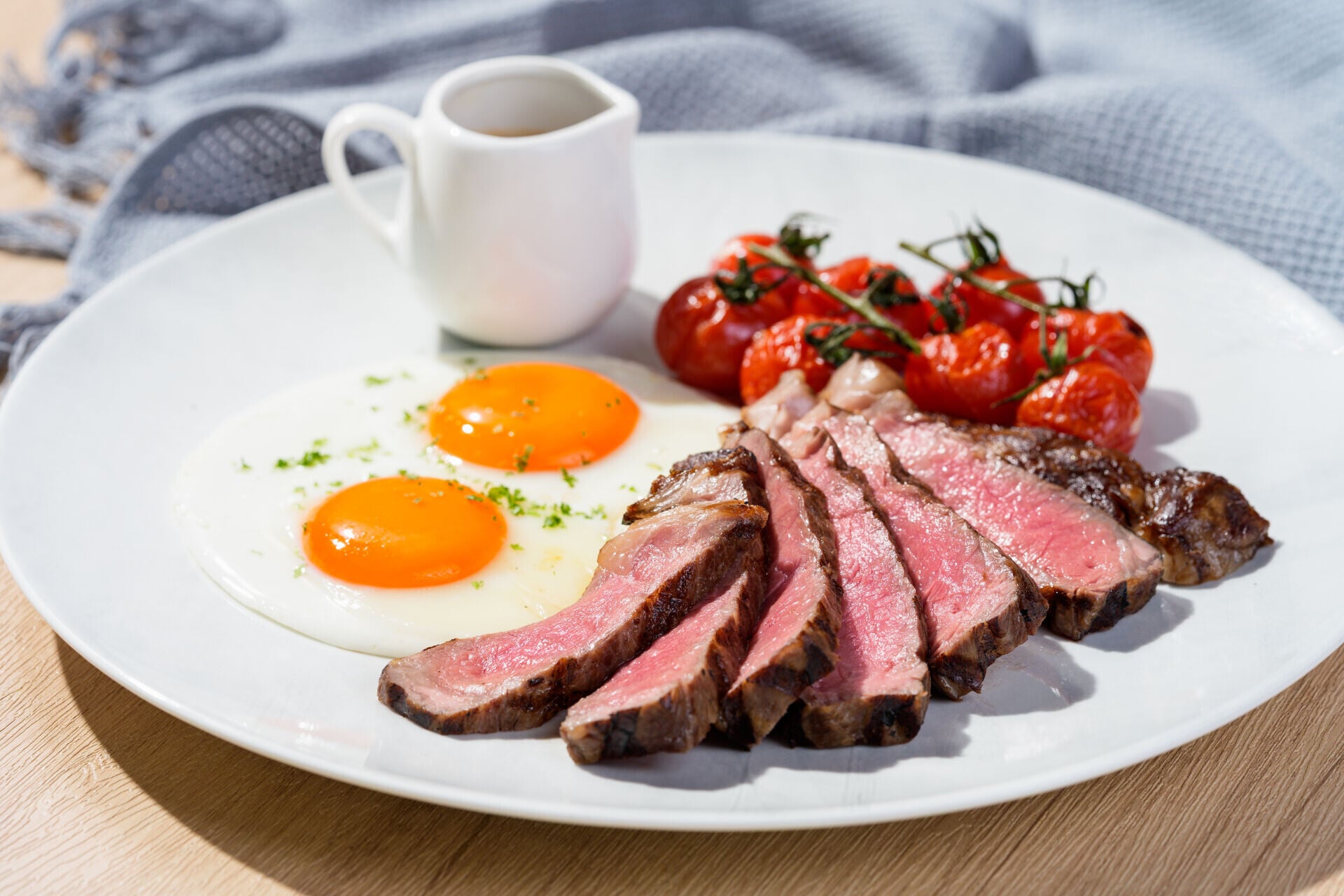 西冷牛扒配雙蛋 Steak and Eggs