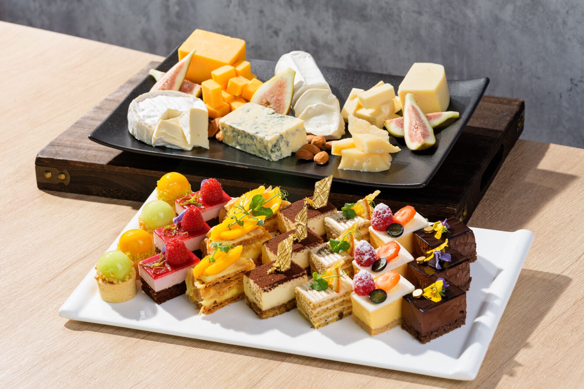 無限量供應芝士與甜品 All You Can Eat Cheese and Desserts