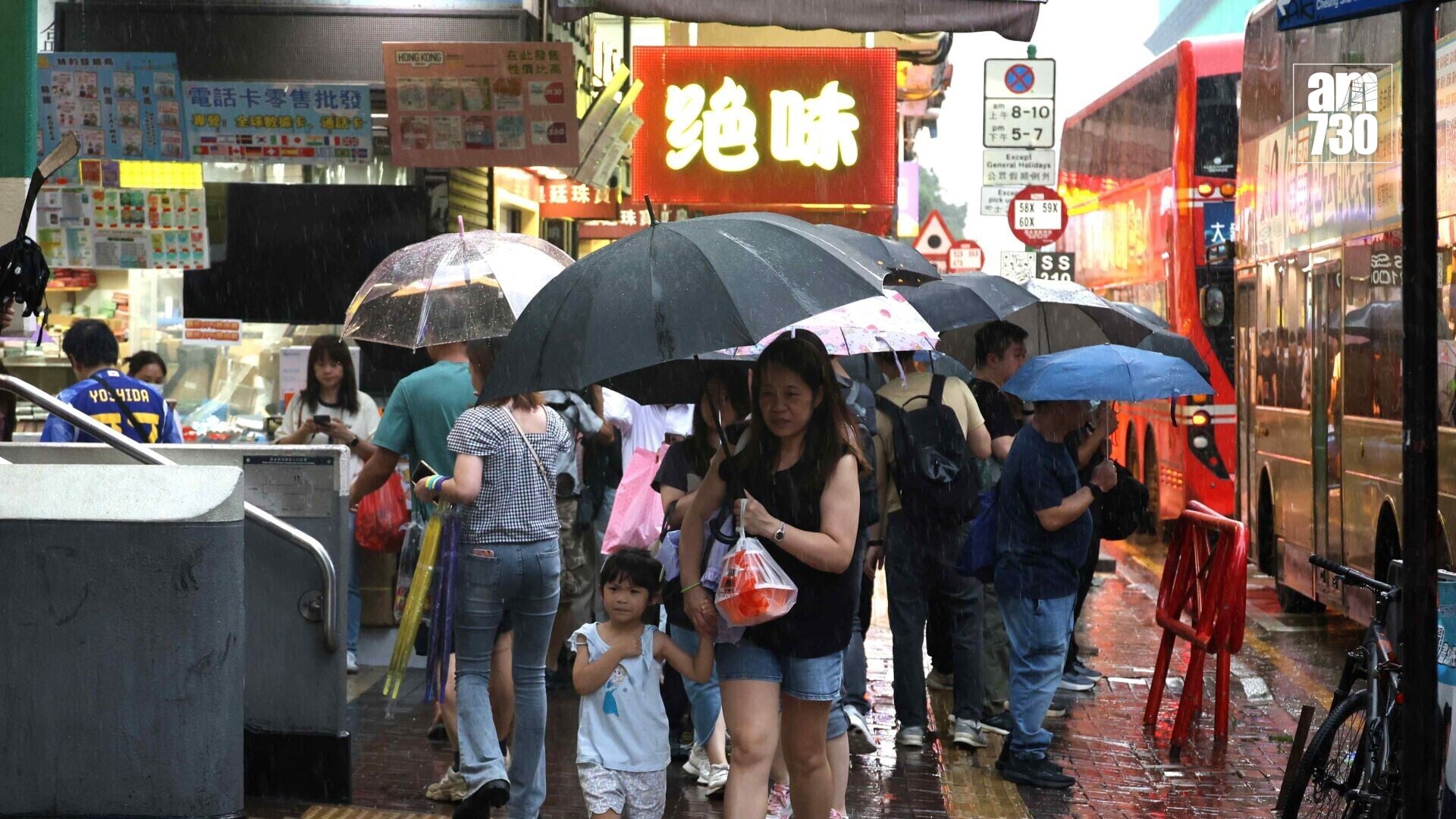 天文台預測今日大致多雲，有幾陣驟雨及雷暴。(資料圖片)