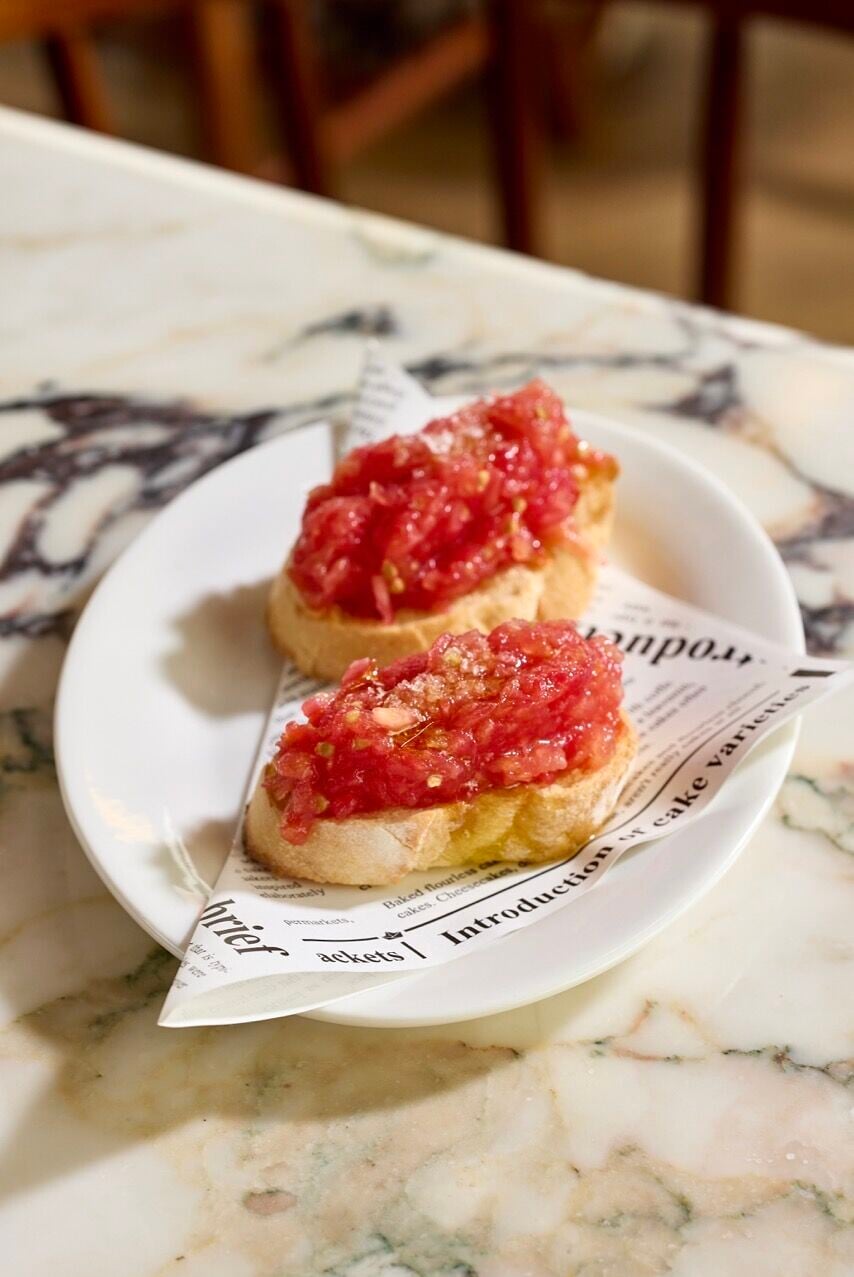 Qué Pasa Free flow Tapas Club Tomato Bread Large