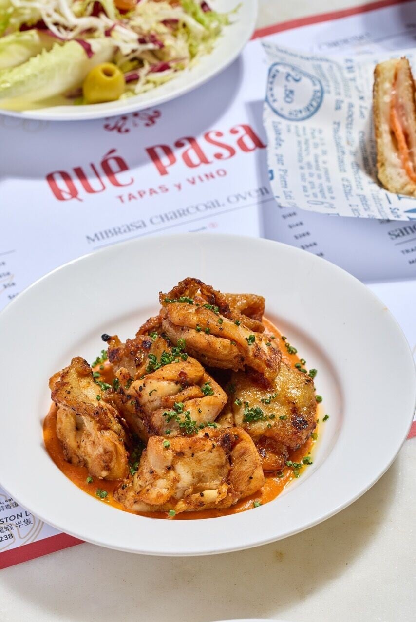 Que Pasa All You Can Eat Tapas Tuesdays 3.0 Chicken Bites with Mojo Rojo Sauce 2 Large