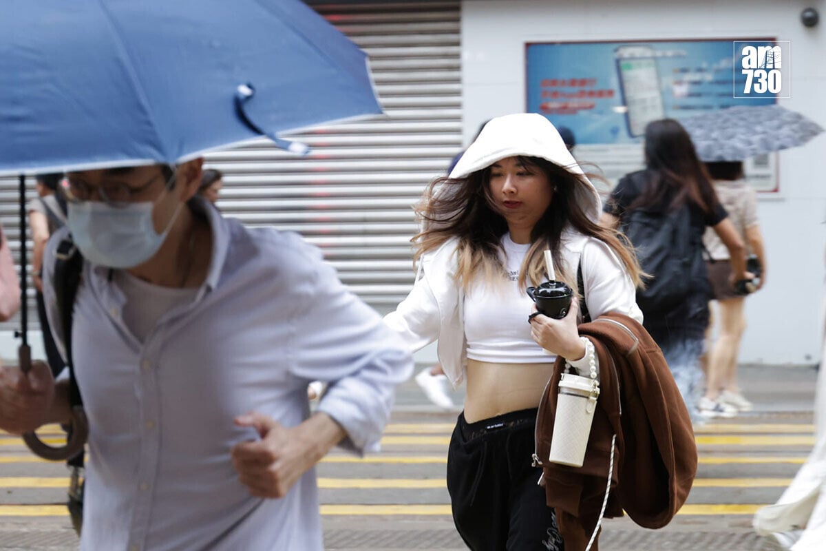 本港今日不時刮起大風和下雨。(吳康琦攝)