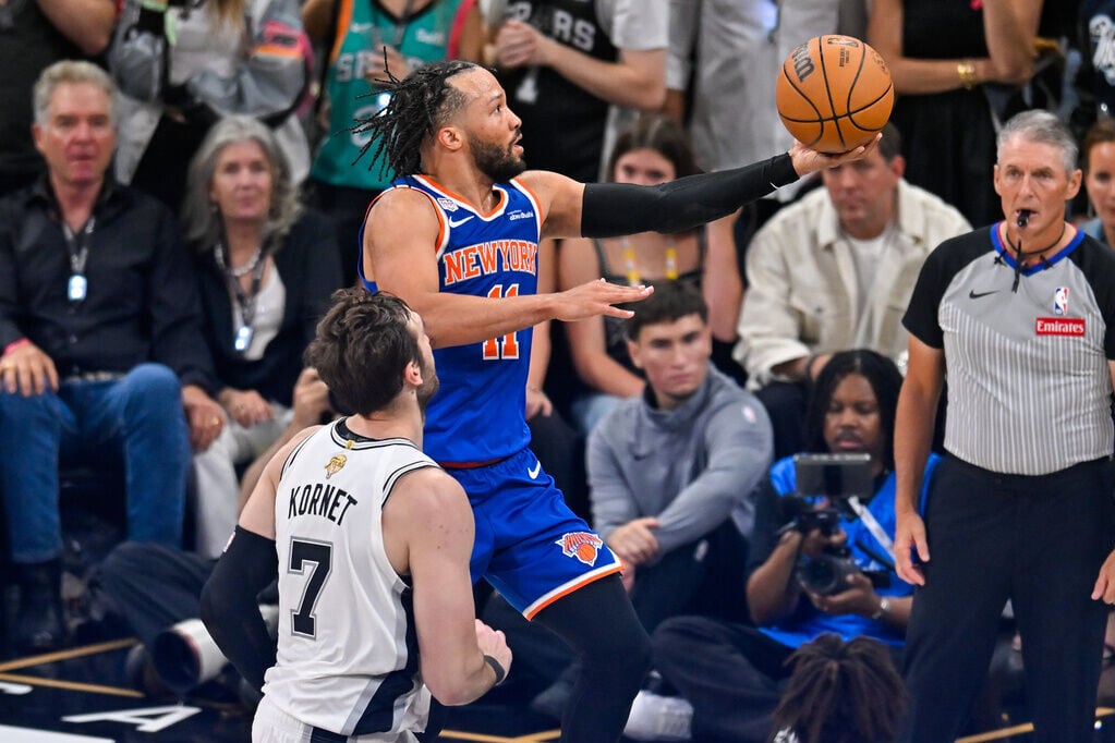 NBA總決賽第5場,紐約人反勝馬刺捧盃。(AP)