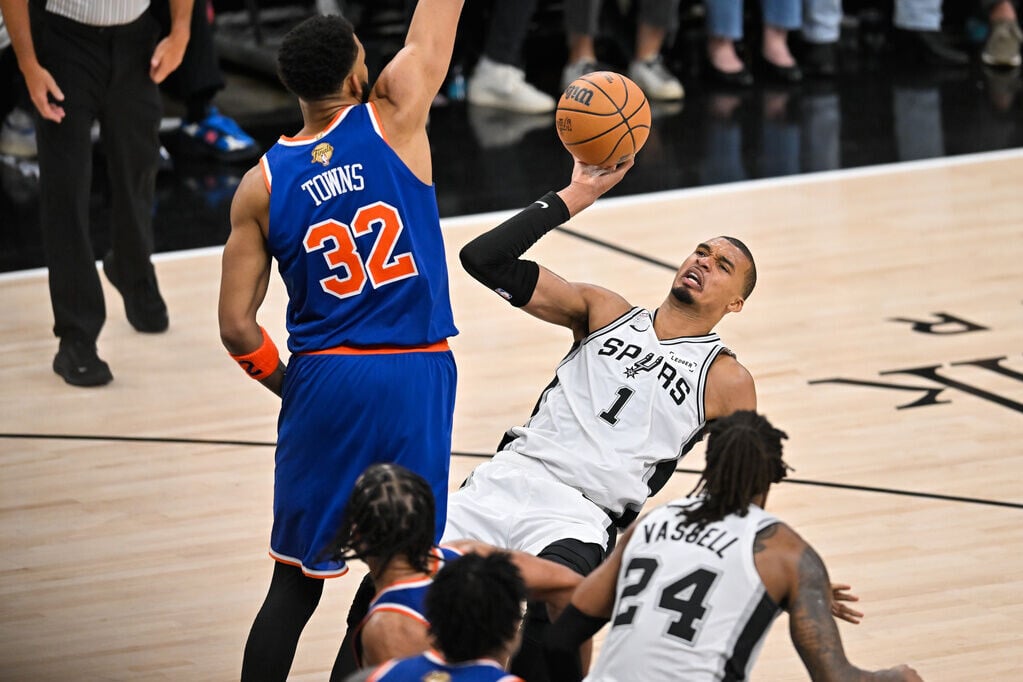 NBA總決賽第5場,紐約人反勝馬刺捧盃。(AP)