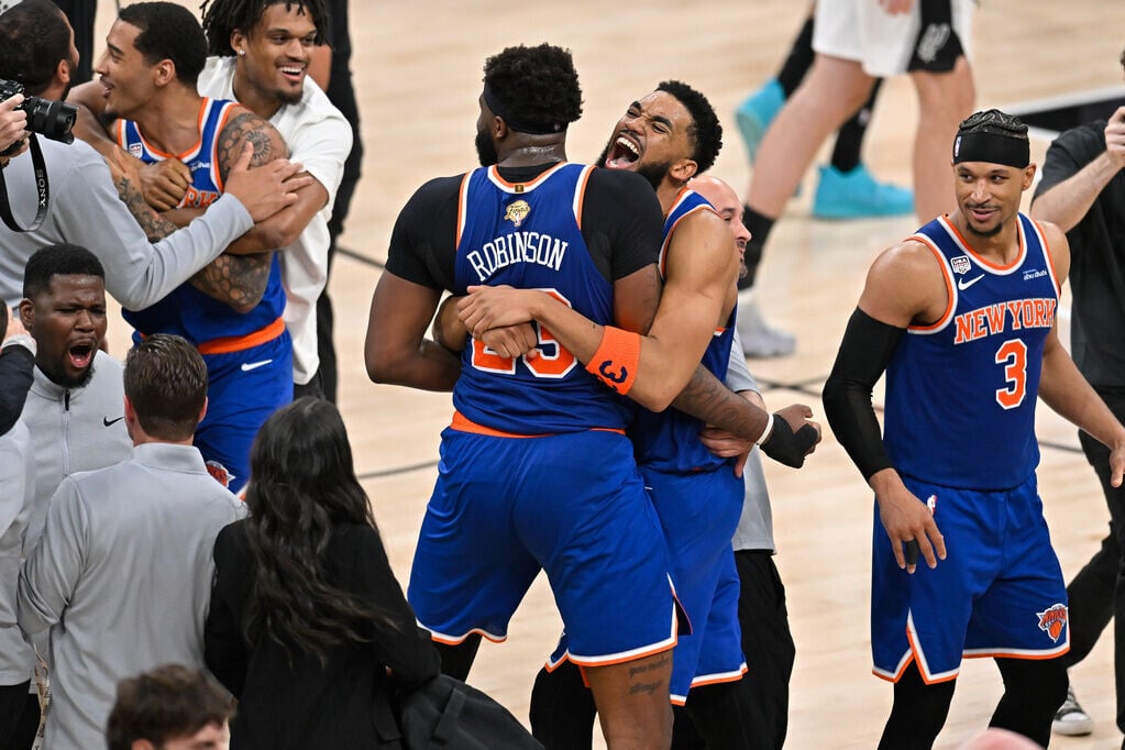 NBA總決賽第5場,紐約人反勝馬刺捧盃。(AP)