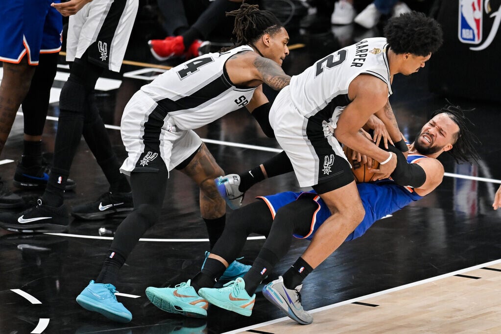 NBA總決賽第5場,紐約人反勝馬刺捧盃。(AP)