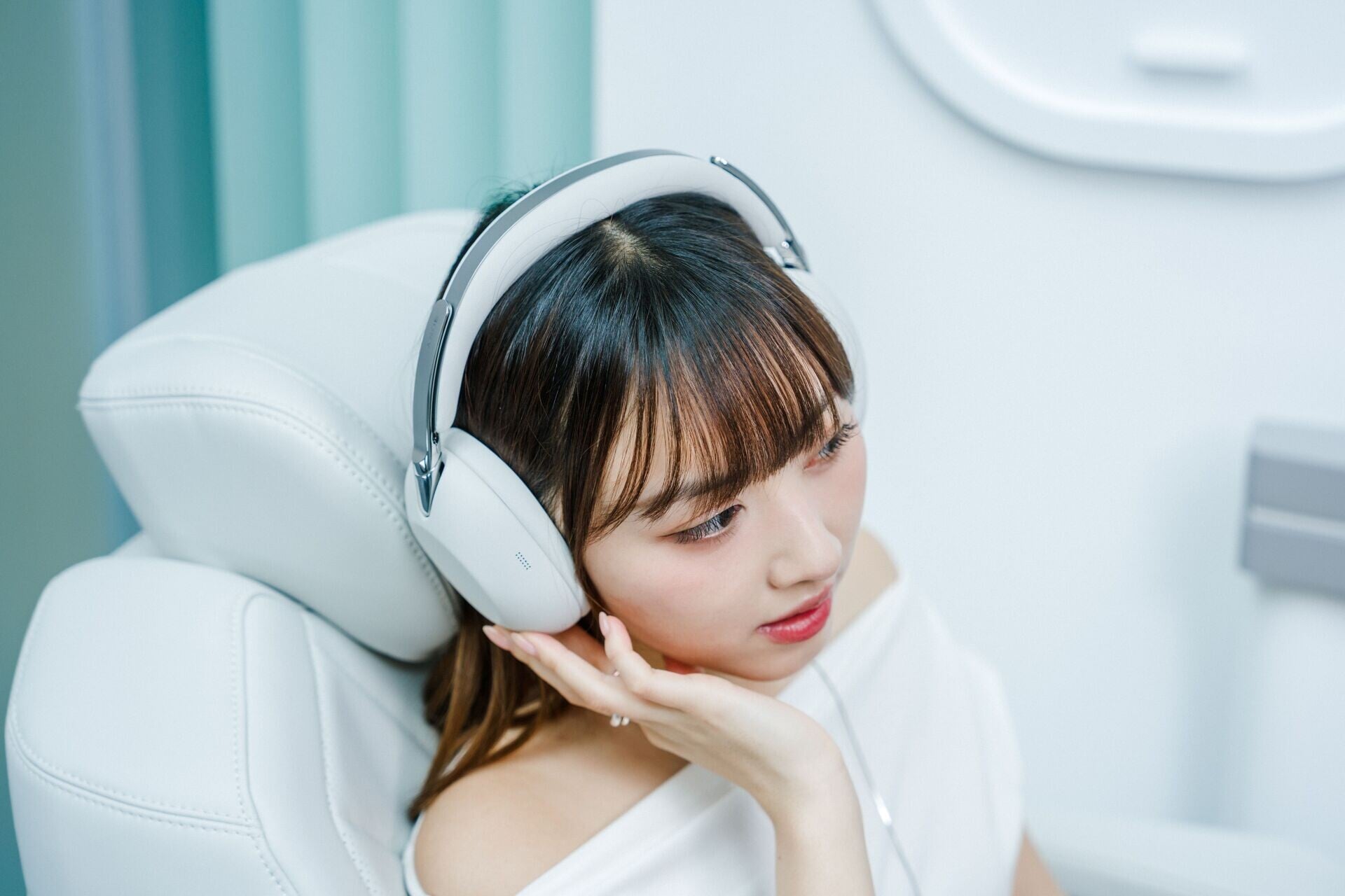 Sony 1000X Mastery模擬在機艙環境使用降噪場景。
