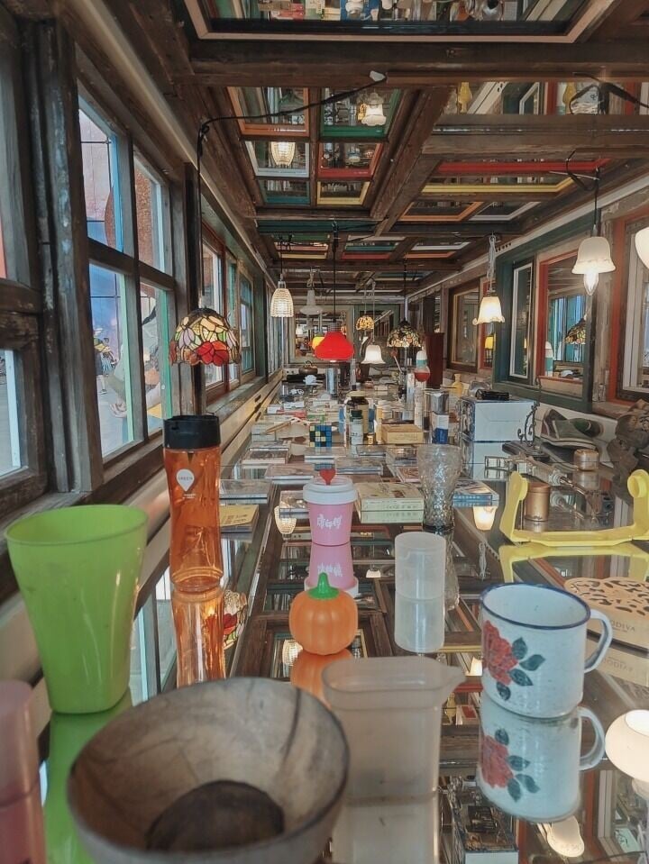 深圳國際美術館中庭世界之窗展覽。(圖片來源:深圳國際美術館官方微信)