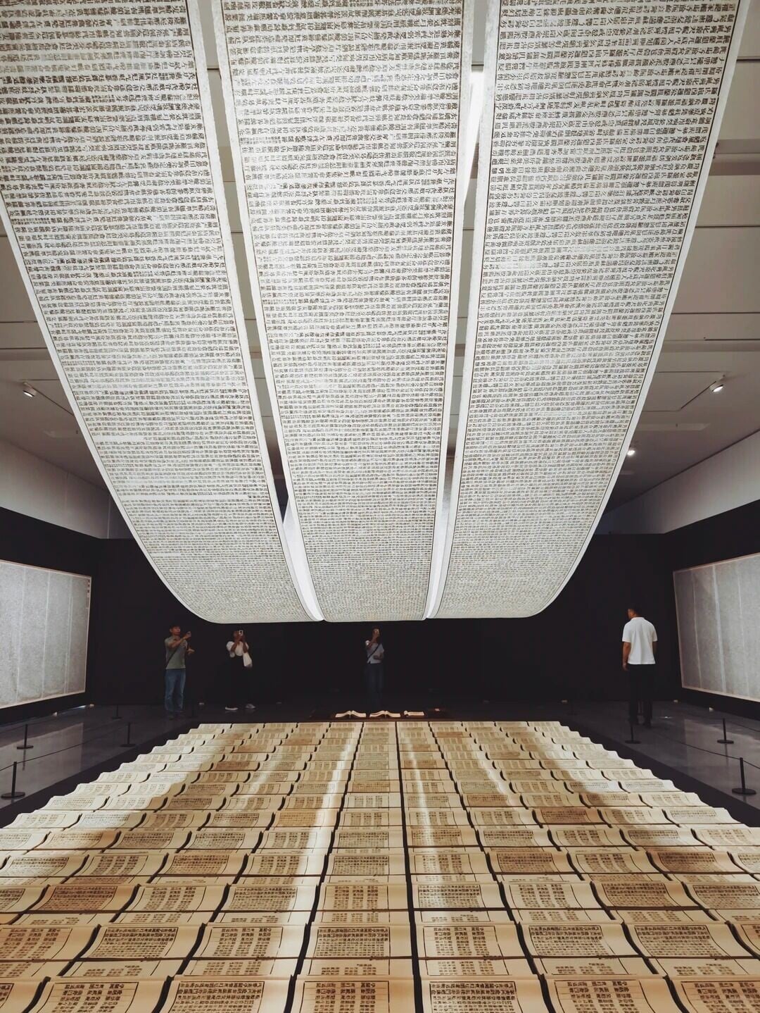 深圳國際美術館以中式布置,展示書法作品。(圖片來源:視覺中國)