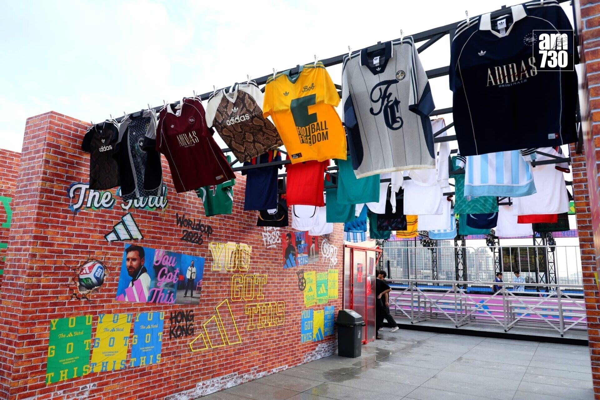 adidas亦展出為今屆FIFA世界盃傾力打造的一系列主場、客場球衣、復刻系列以及潮流服飾,打造出「球衣之海」。