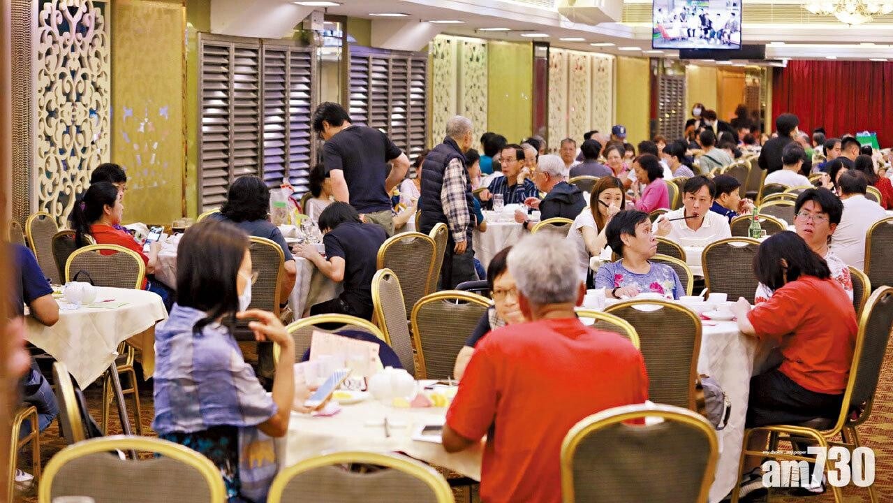 勞工處公布補充勞工優化計劃新規定,餐飲業由明日起須遵守三比一本地全職與輸入勞工的比例,作出申請。(資料圖片)