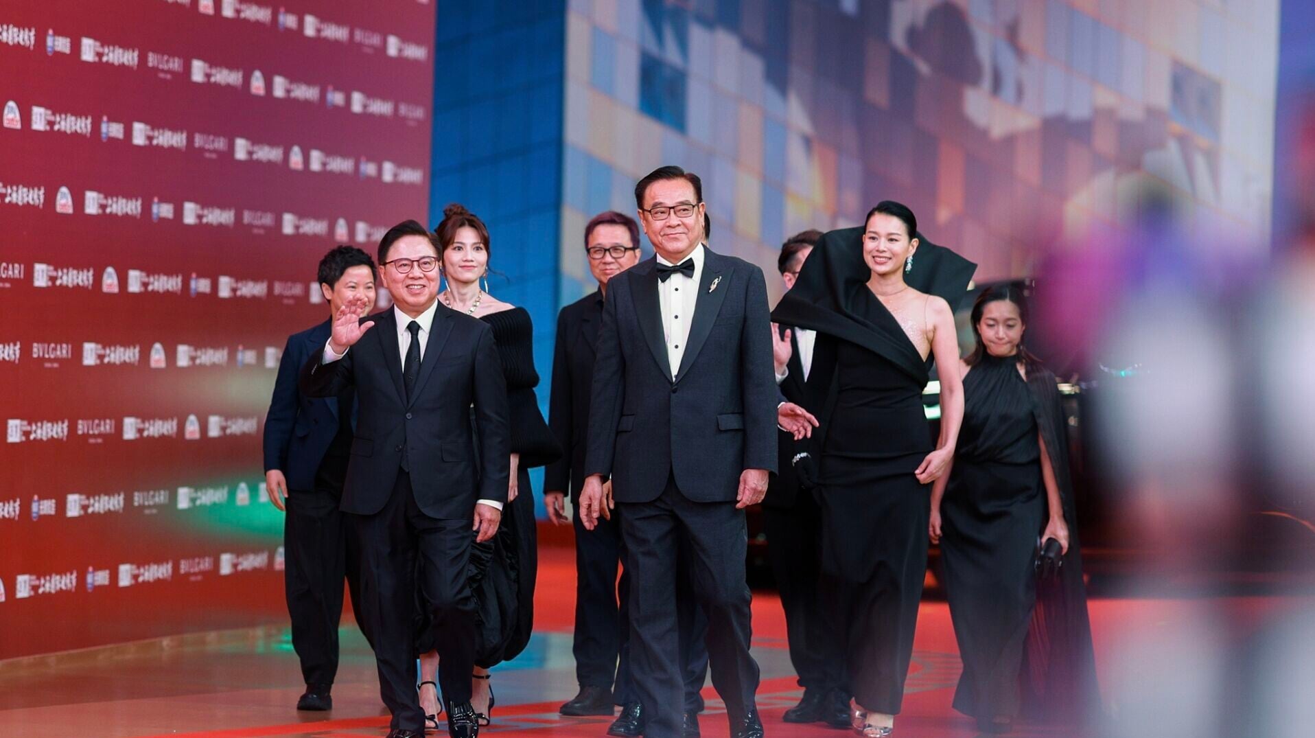 監製爾冬陞、導演王德健及執行監製黃家怡，率領一眾主演馮德倫、胡杏兒、周秀娜，以及原創音樂總監金培達盛裝踏上紅地氈