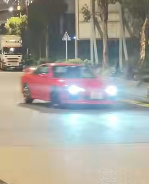 一輛私家車在青衣青尚路迴旋處多次懷疑作出危險駕駛行為,人員於今日(15日)上午拘捕一名25歲姓林本地男子