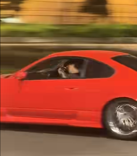 一輛私家車在青衣青尚路迴旋處多次懷疑作出危險駕駛行為,人員於今日(15日)上午拘捕一名25歲姓林本地男子