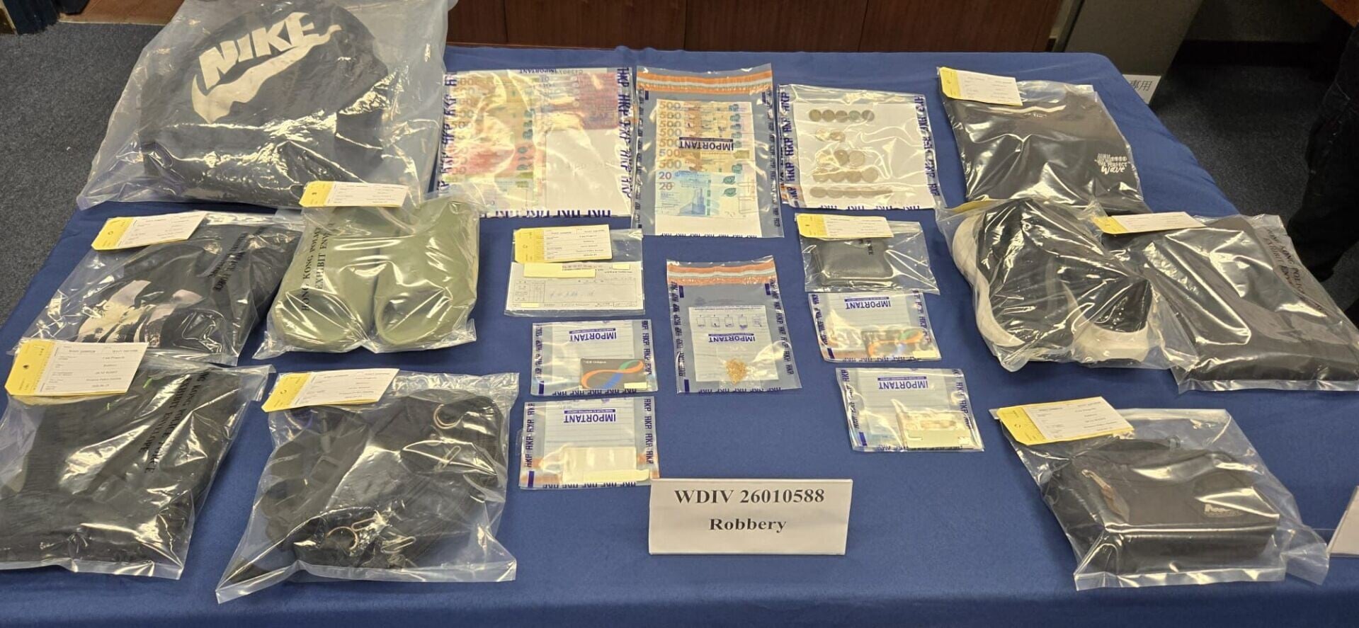 西環髮廊店主遭搶走1.2萬元金頸鏈,警起回贓物拘兩男賊。