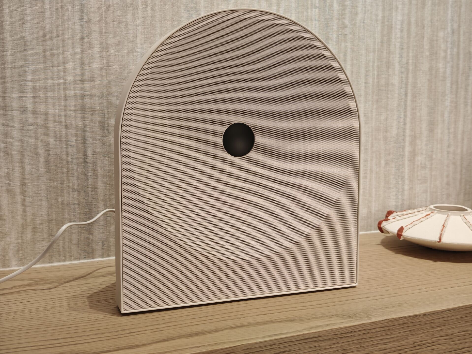 Samsung Music Studio 5 Wi-Fi揚聲器設計獨特。