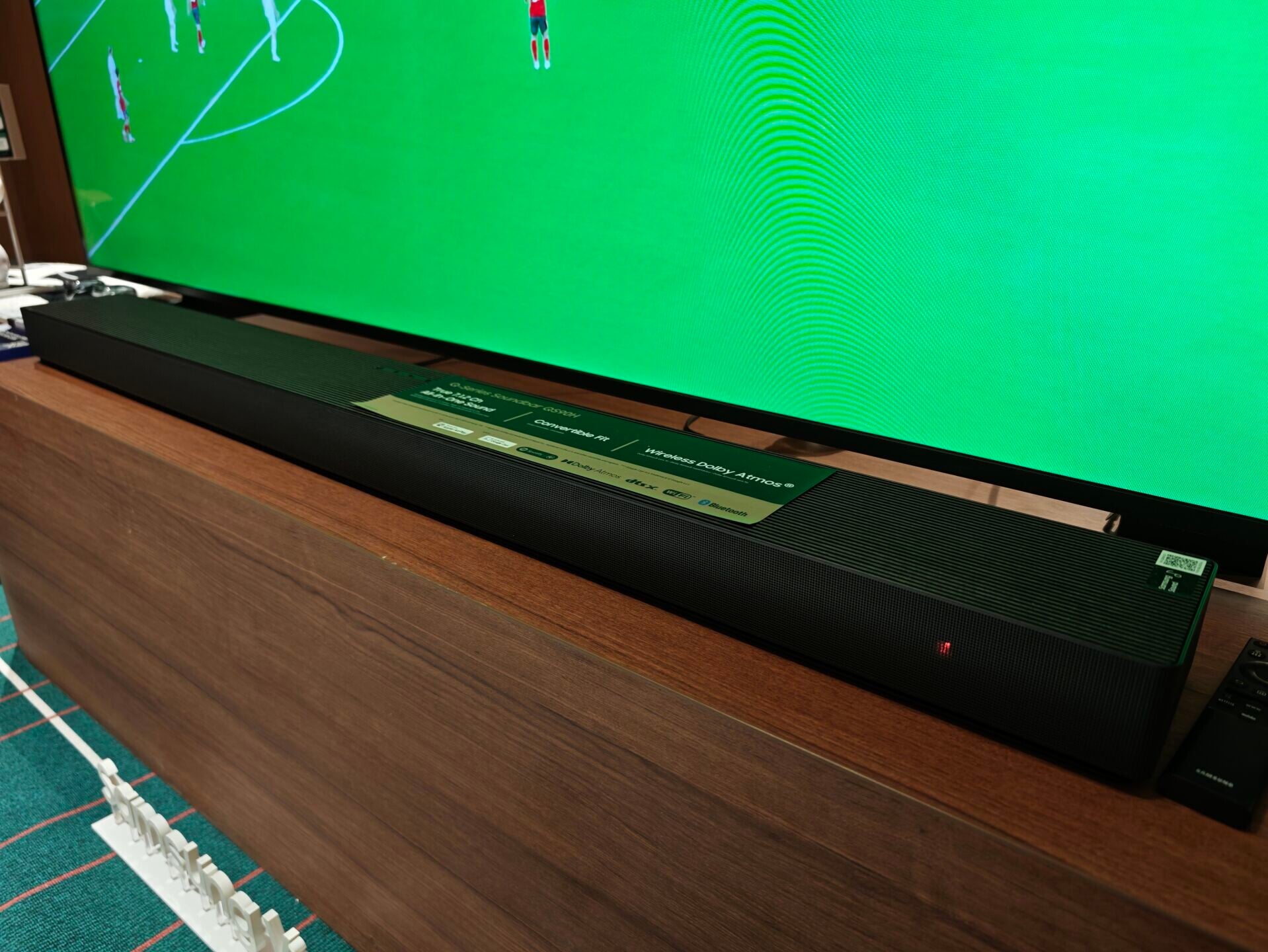 Samsung Soundbar HW-QS90H內置7.1.2聲道設計。