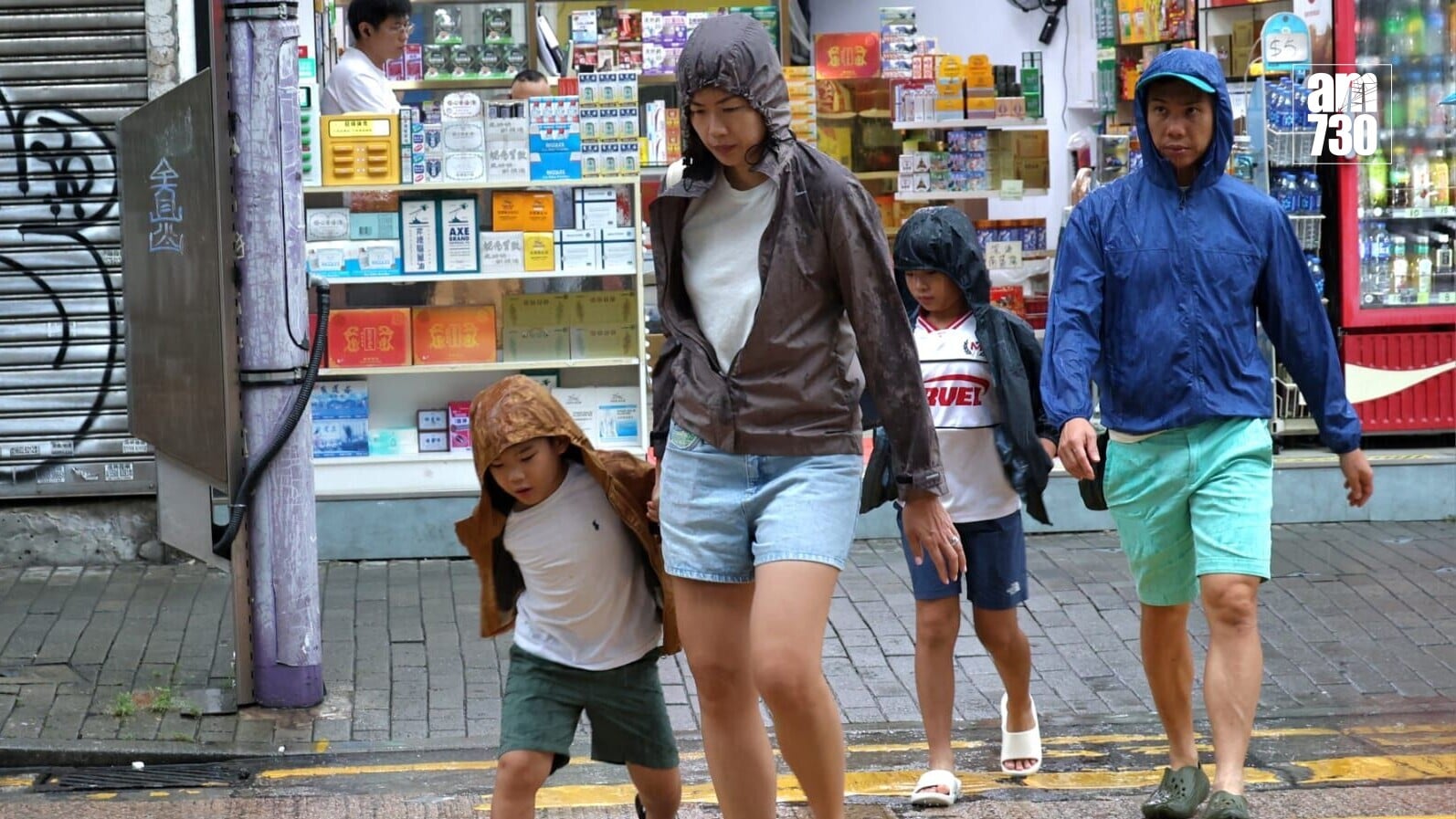 本港地區持續有大雨及狂風雷暴，雨勢有時頗大。(周令知攝)