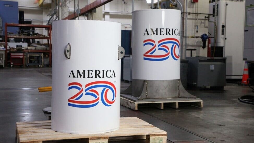 「2276年7月4日前勿開」美國國慶埋時光膠囊，250年後才解封。(X)
