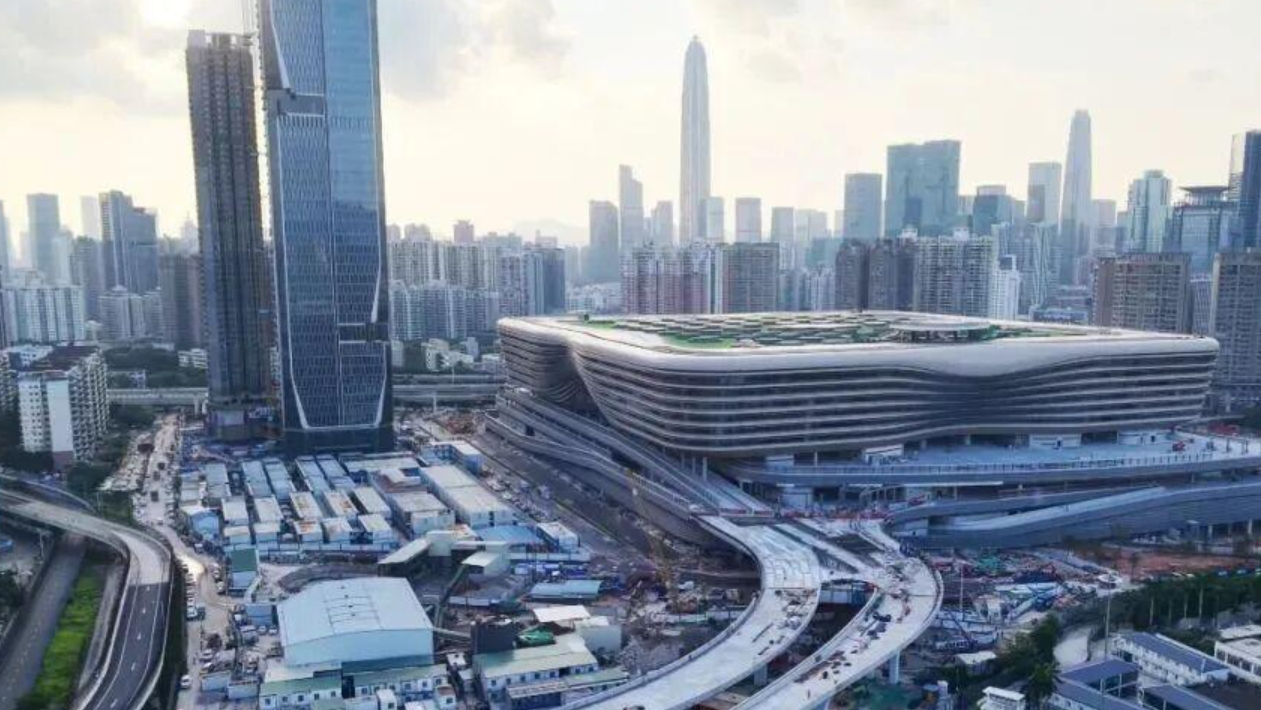 新皇崗口岸預計7月正式啟用，主體大樓已經完工，各類通關設備正在調試中。(深圳新聞網)