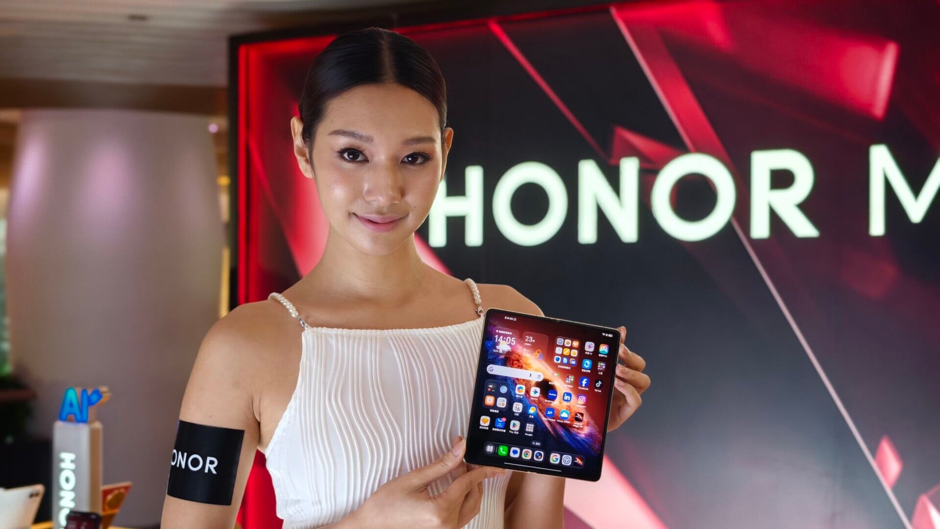HONOR Magic V6今日正式公有售價及推出日期。