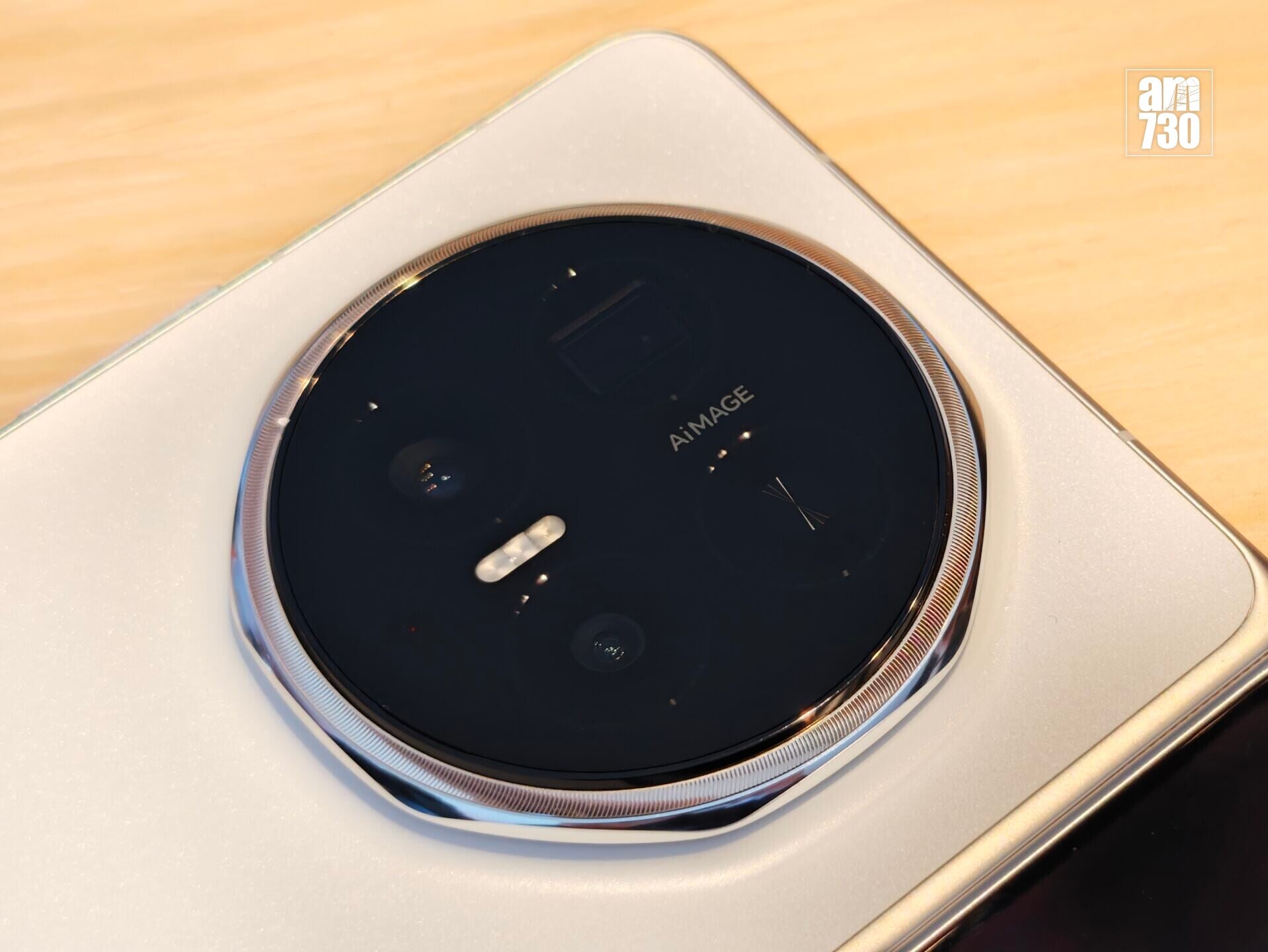 HONOR Magic V6備有3鏡頭相機。