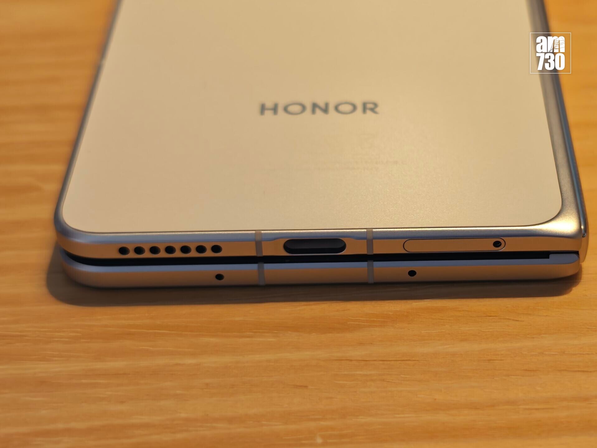 HONOR Magic V6摺起後厚度約8.75mm。