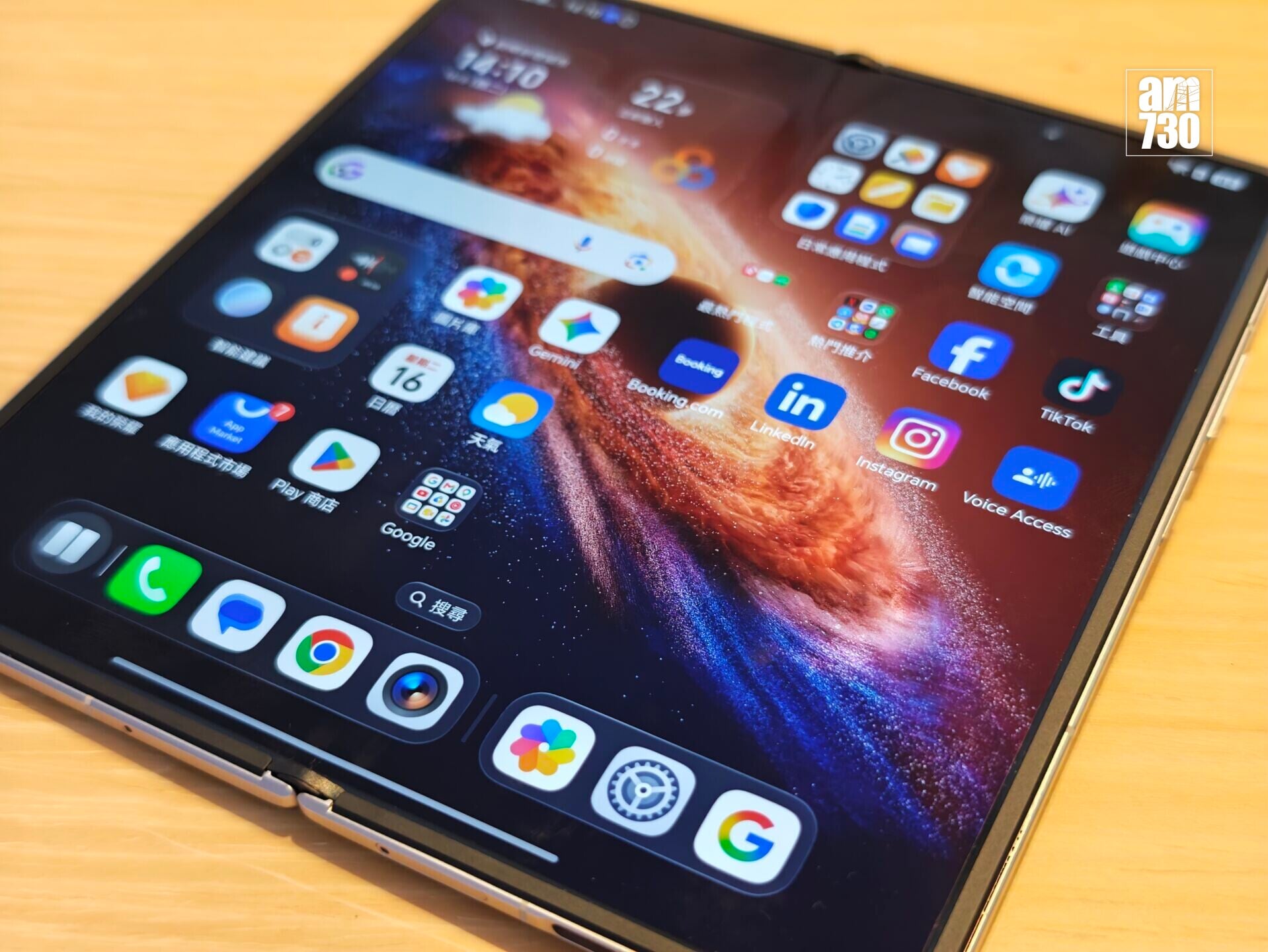 HONOR Magic V6今代加強黑鑽屏幕。