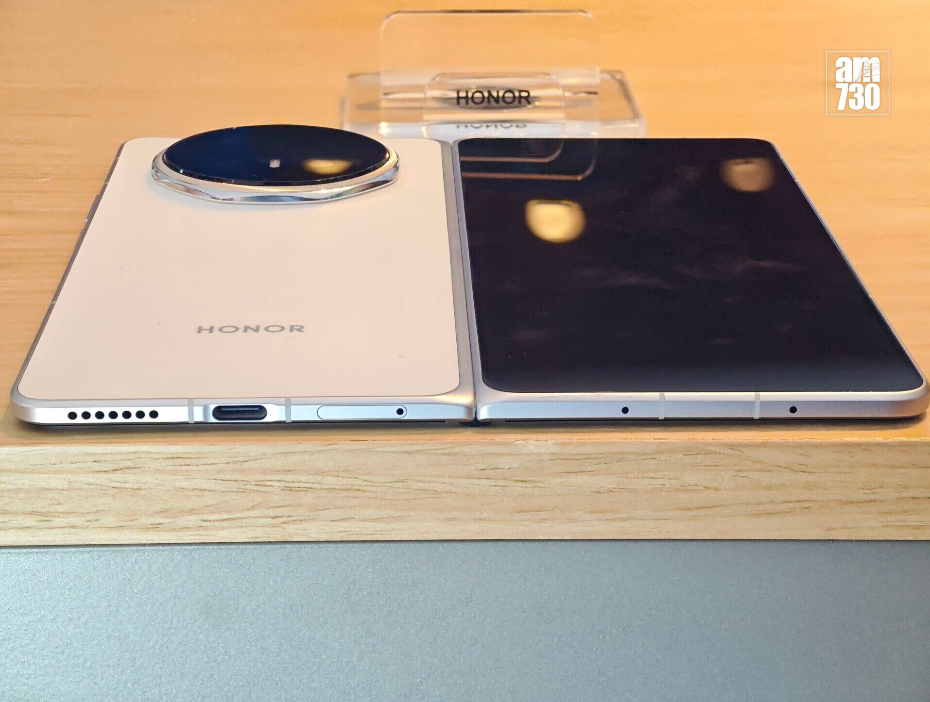 HONOR Magic V6打開後最薄只有4.0mm。