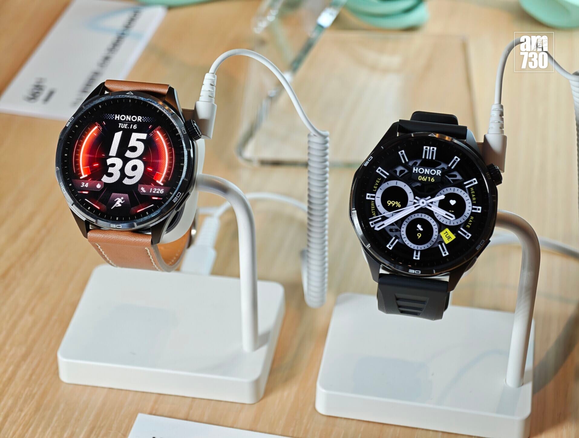 HONOR Watch 6智能手錶一式兩款。