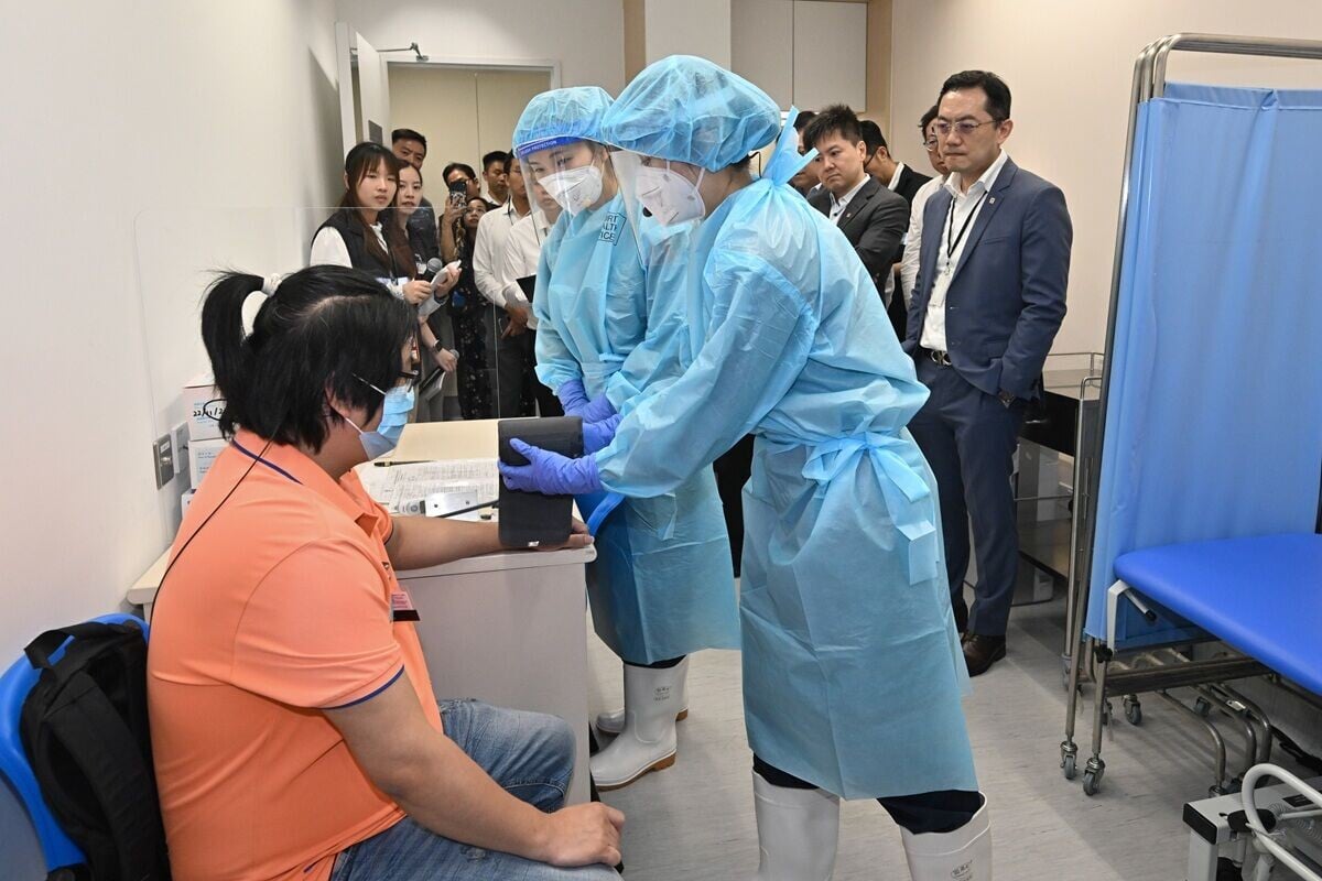 衞生防護中心舉行有關伊波拉病的公共衞生演習。(政府新聞處)