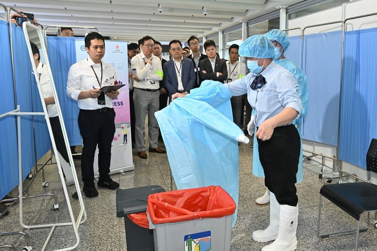 衞生防護中心舉行有關伊波拉病的公共衞生演習。(政府新聞處)