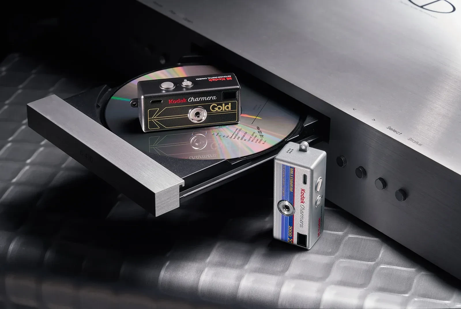 Kodak Charmera千禧版仿菲林設計。