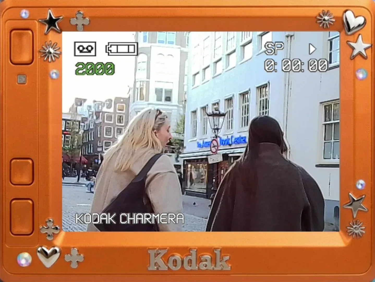 Kodak Charmera千禧版仿舊濾鏡設計可愛。
