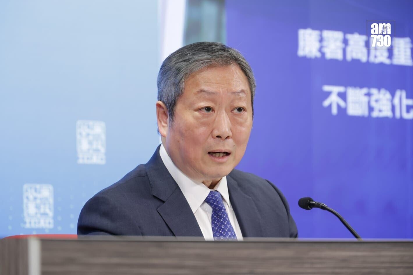 黃天祐指樓宇大維修是複雜的問題。(吳康琦攝)