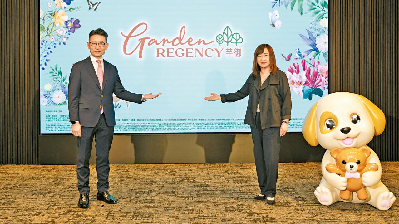張卓秀敏(右)稱，「芊御」將設4個示範單位；左為林青龍。