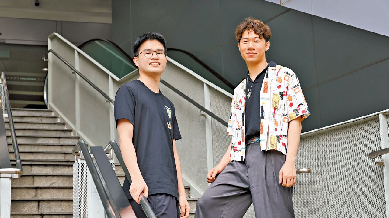 謝子敬(左)與張卓男(右)指DSE成績未如理想，但重新定下方向，續向大學夢進發。(周知令攝)