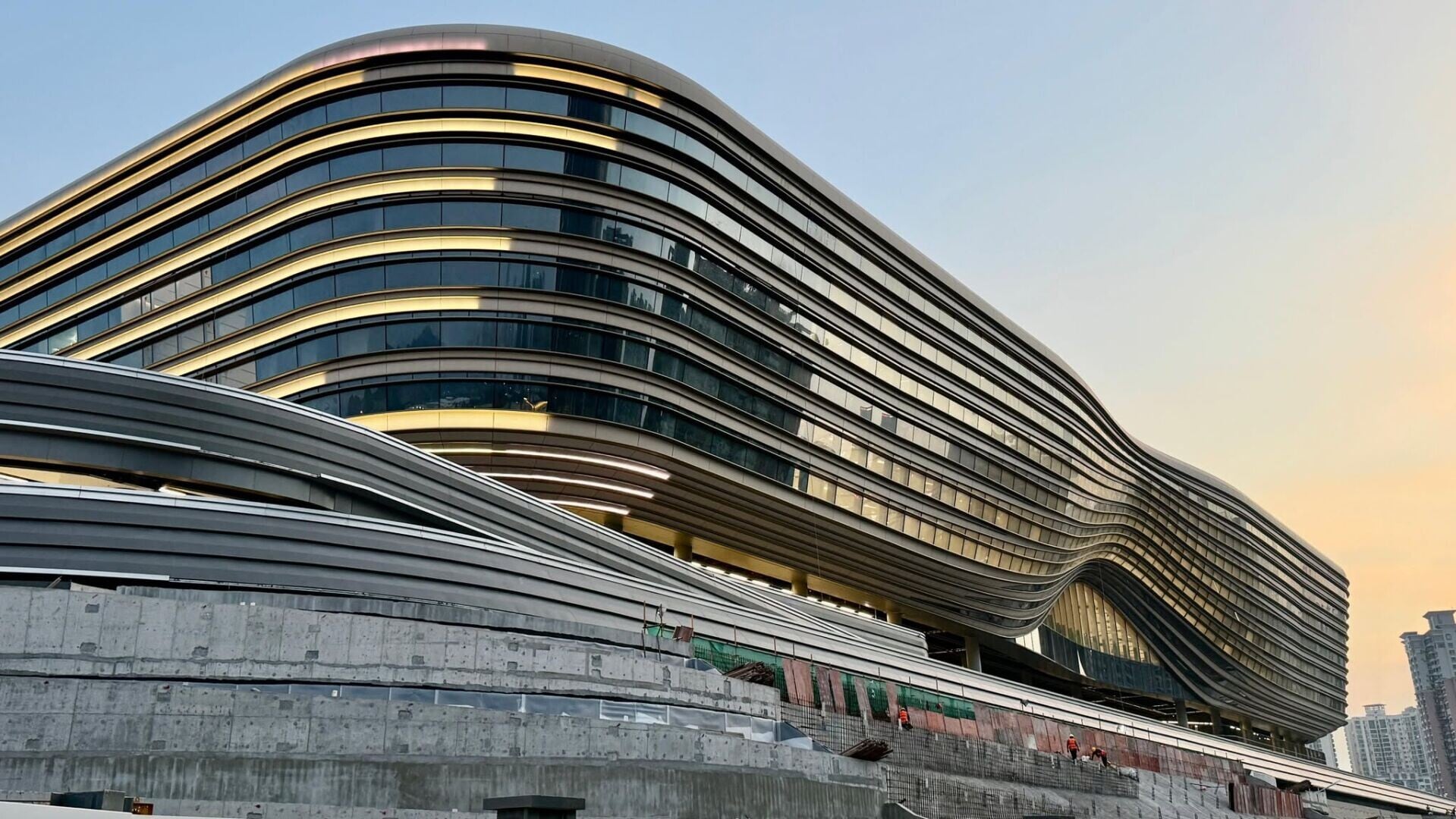 內媒早前報道，新皇崗口岸預計7月正式啟用，通關時間可由原來的30分鐘大幅縮短至約5分鐘。(鄧炳強FB)