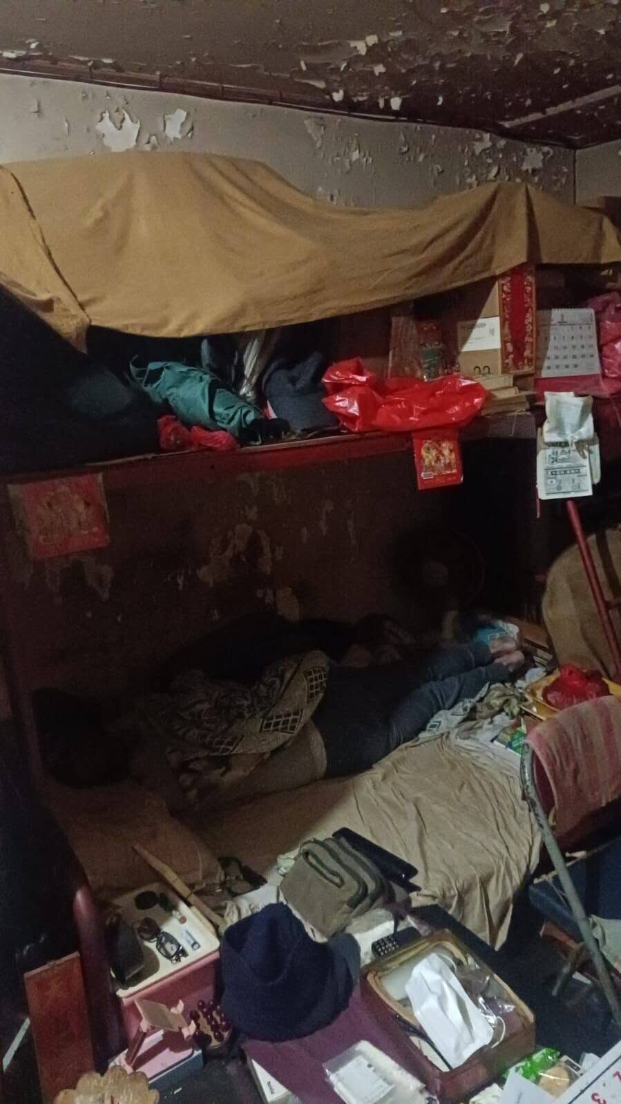 網上近日有一則租盤廣告,以月租$5,000放租屯門碼頭附近一個單位,更以「敘利亞風格裝修」作招徠。(facbook群組「免佣套房出租」)