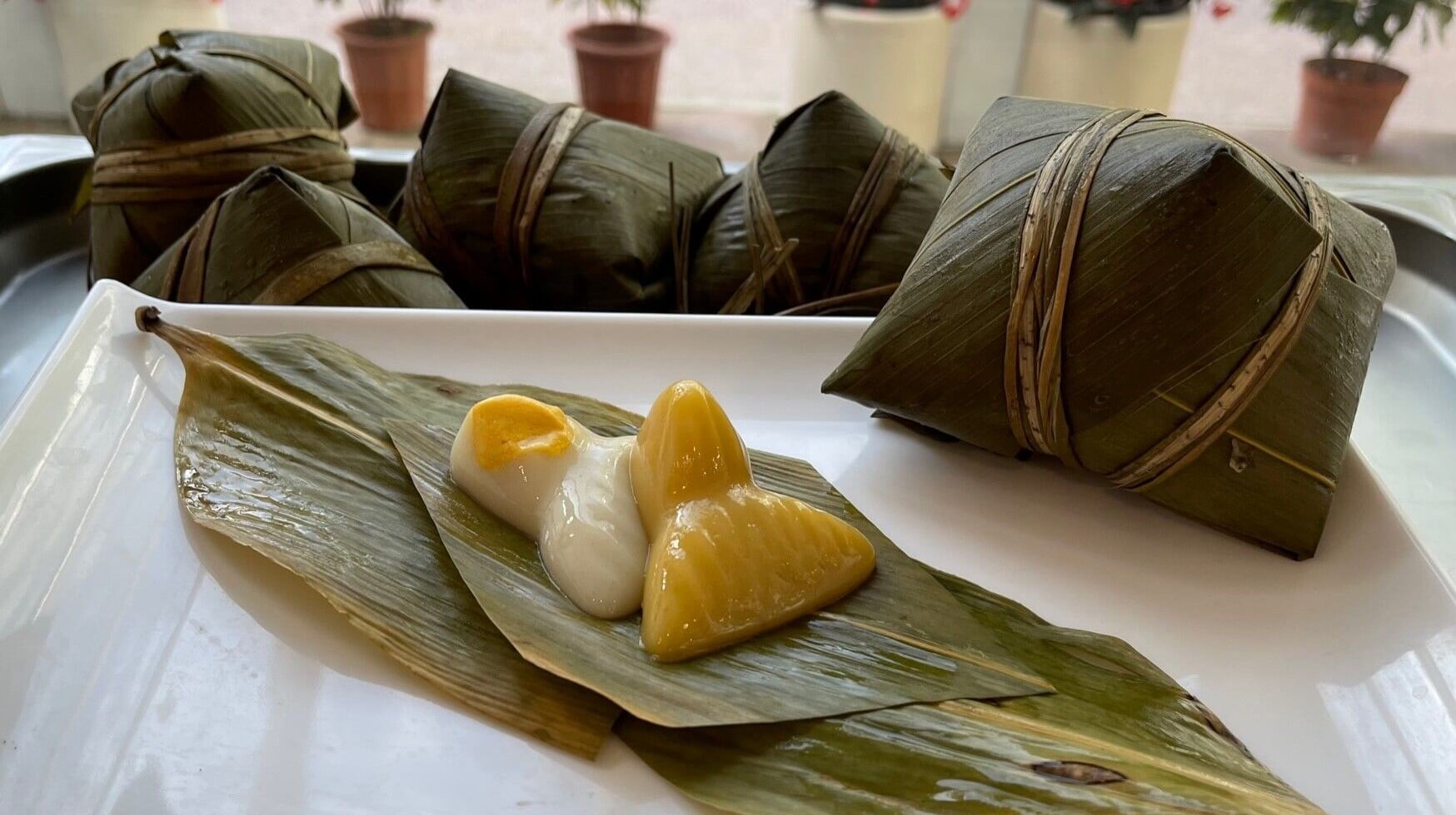 靈實胡平頤養院為有吞噬困難的長者提供軟餐鹹肉粽糭及蓮蓉鹼水粽。