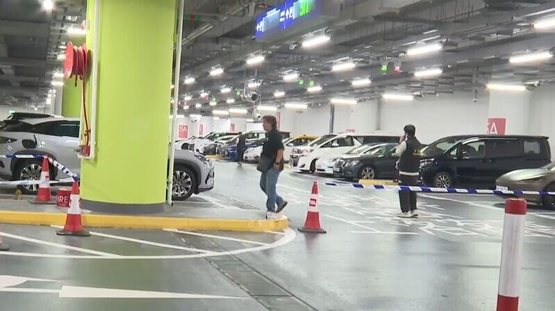 返港男機場停車場捱斬，失6公斤值700萬元金條。(有線新聞截圖)