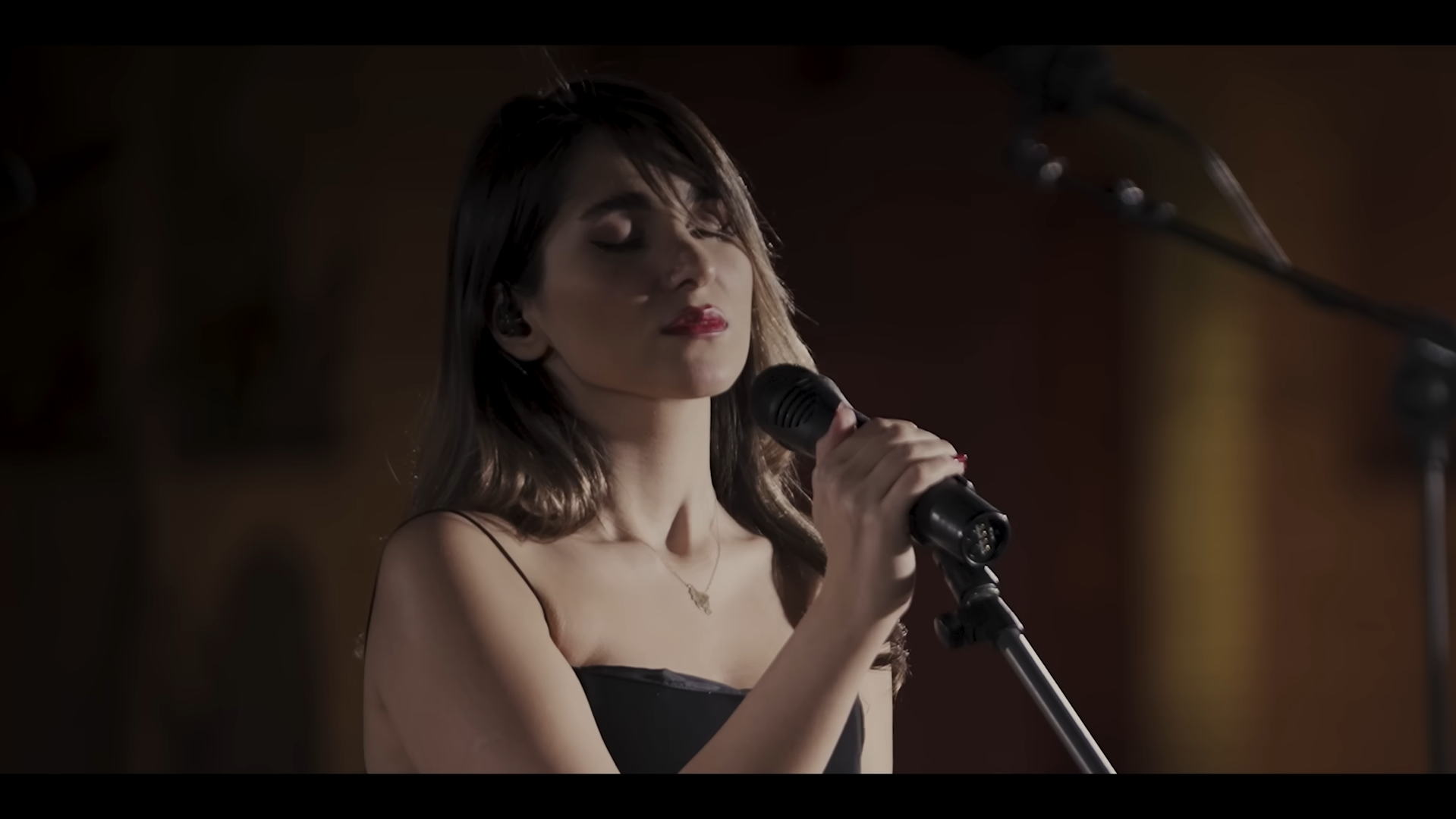 کنسرت کاروانسرا با صدای پرستو احمدی Karvansara Concert, Parastoo Ahmadi 21 35 screenshot