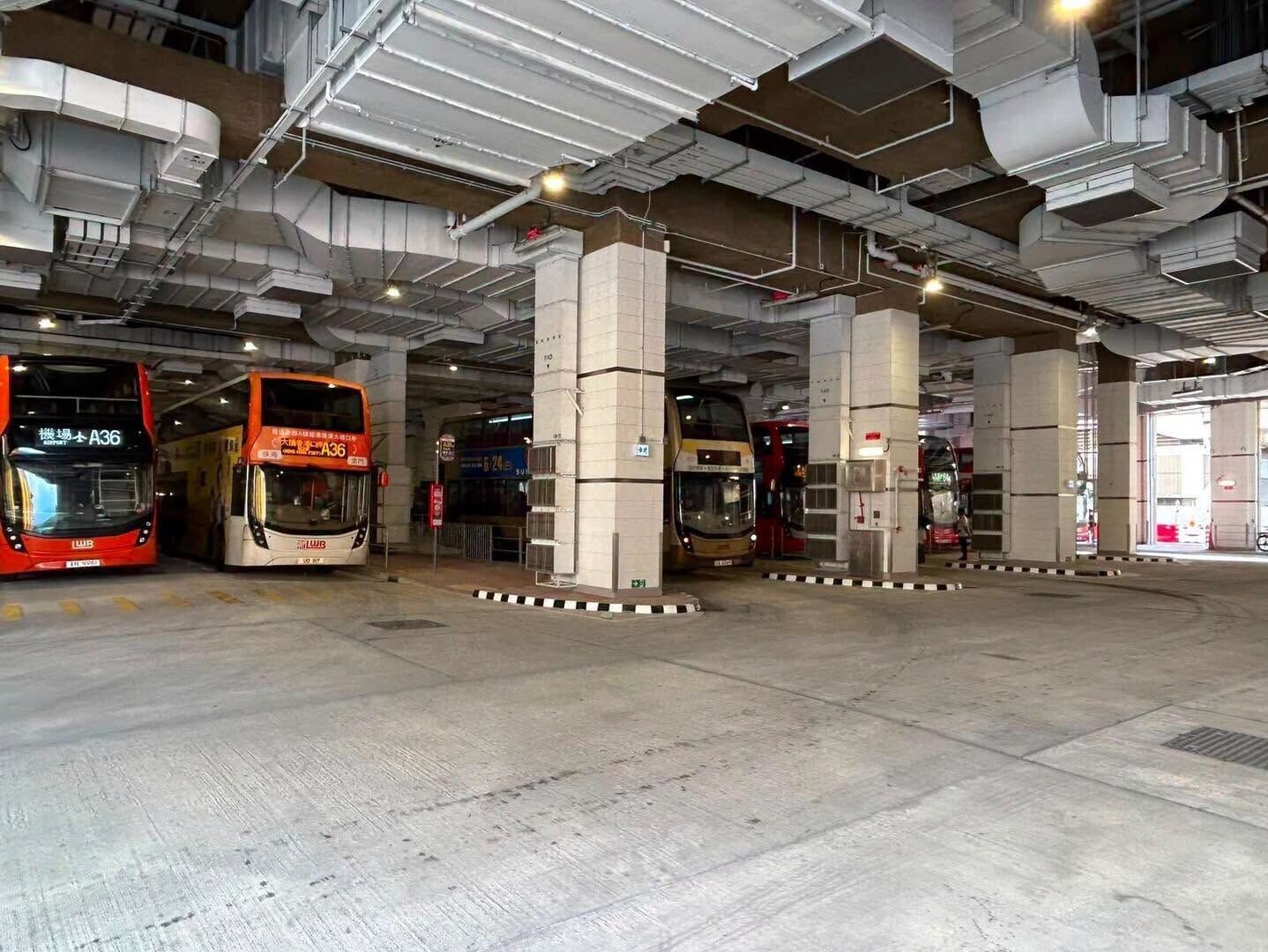 港鐵錦上路站D出口外新巴士總站今啟用。(運輸署FB)