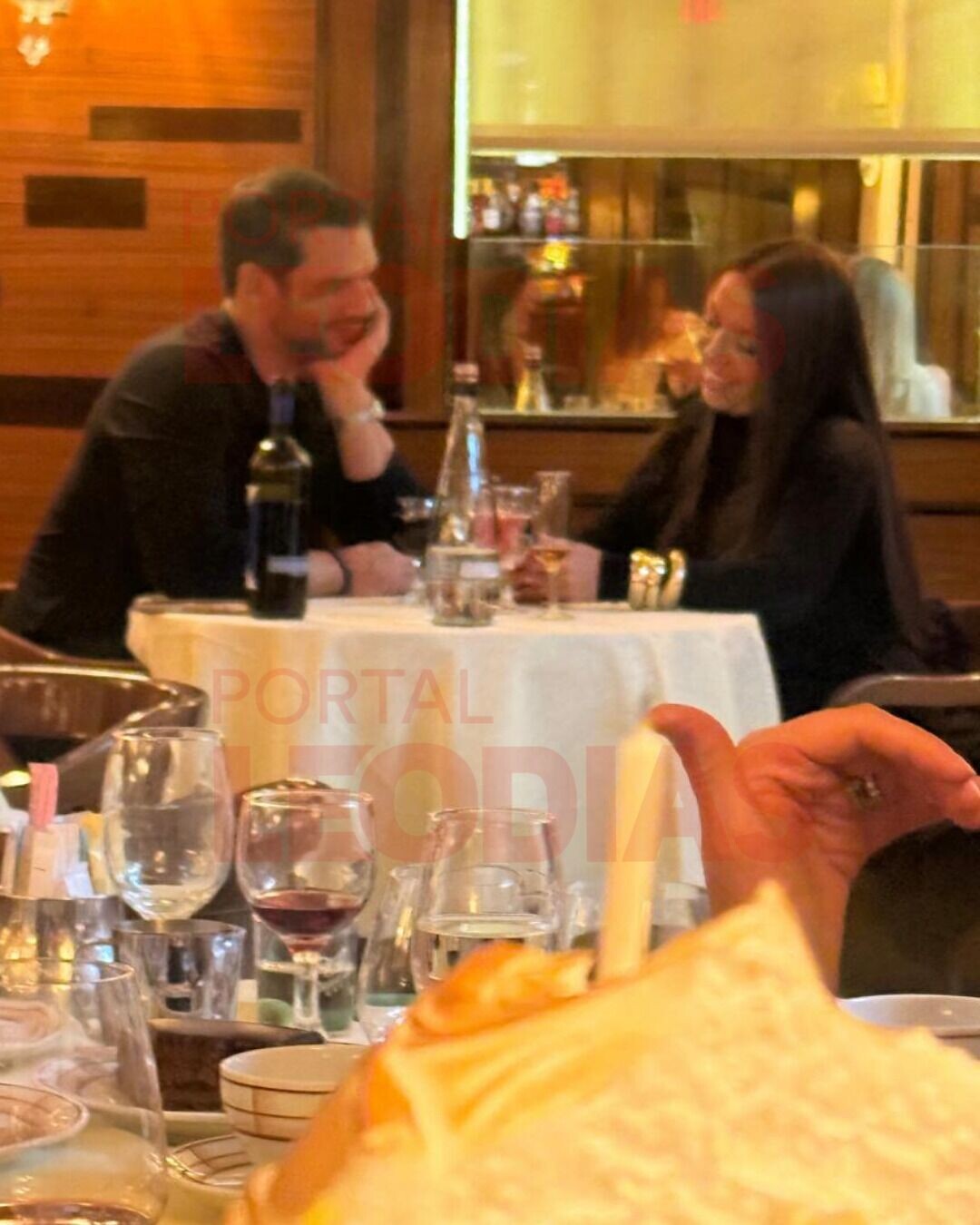 巴西足協(CBF)主席Samir Xaud傳出桃色醜聞,他被指涉嫌挪用巴西足協資金,安排情婦Camila Cristina Andrade飛往美國紐約度假