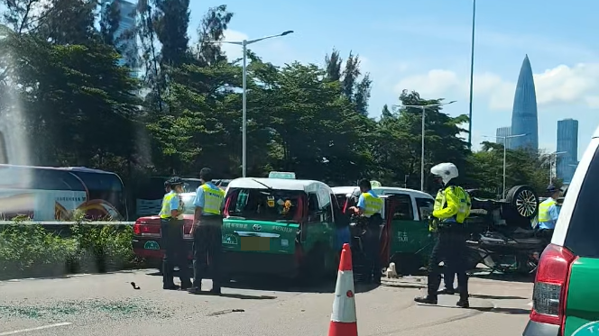 深圳灣公路大橋交通意外，3輛的士與一輛私家車相撞。(FB「香港突發事故報料區及討論區」)