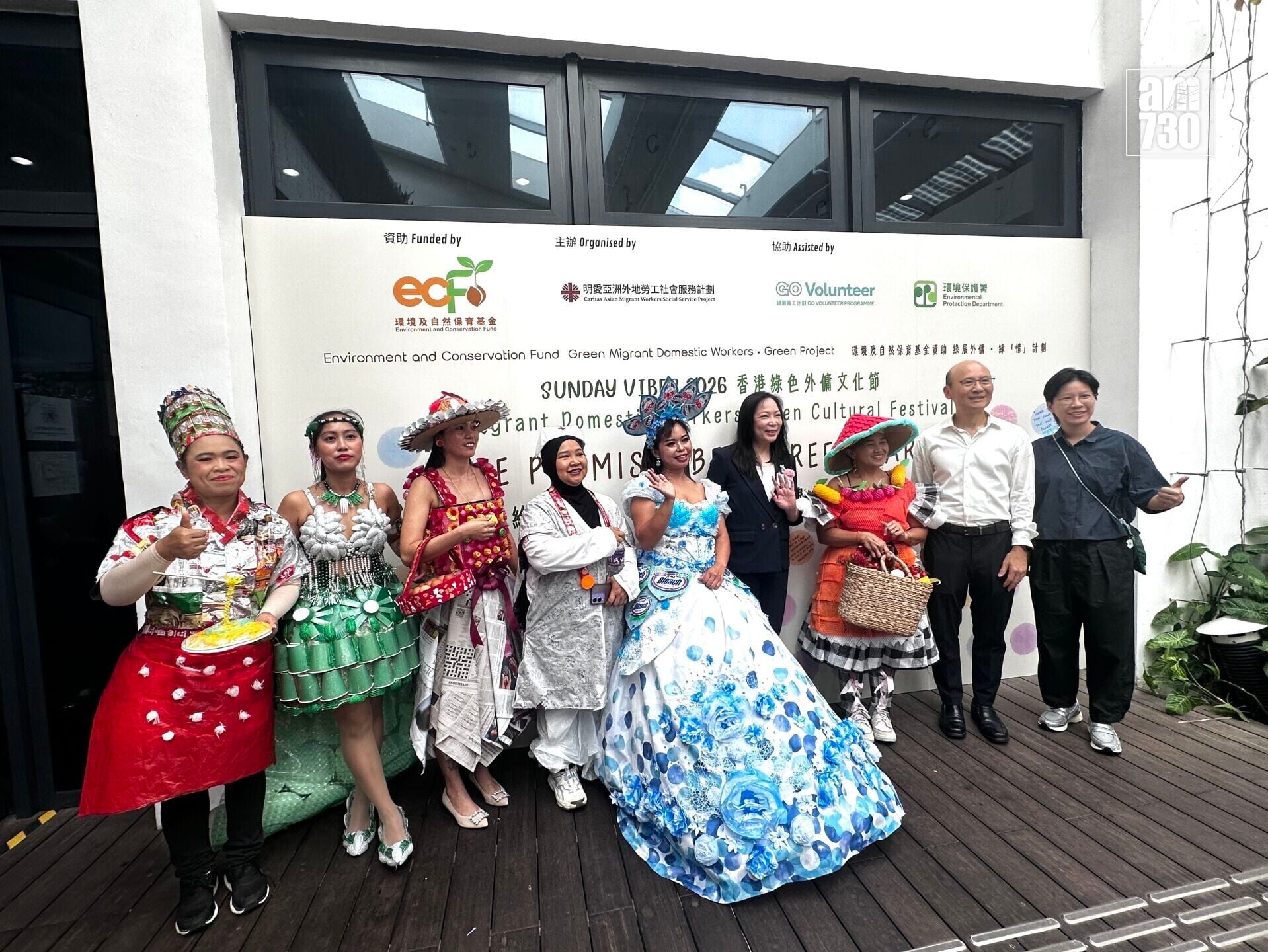 逾20名外傭穿上親自設計的服飾登上舞台。(關淑婷攝)