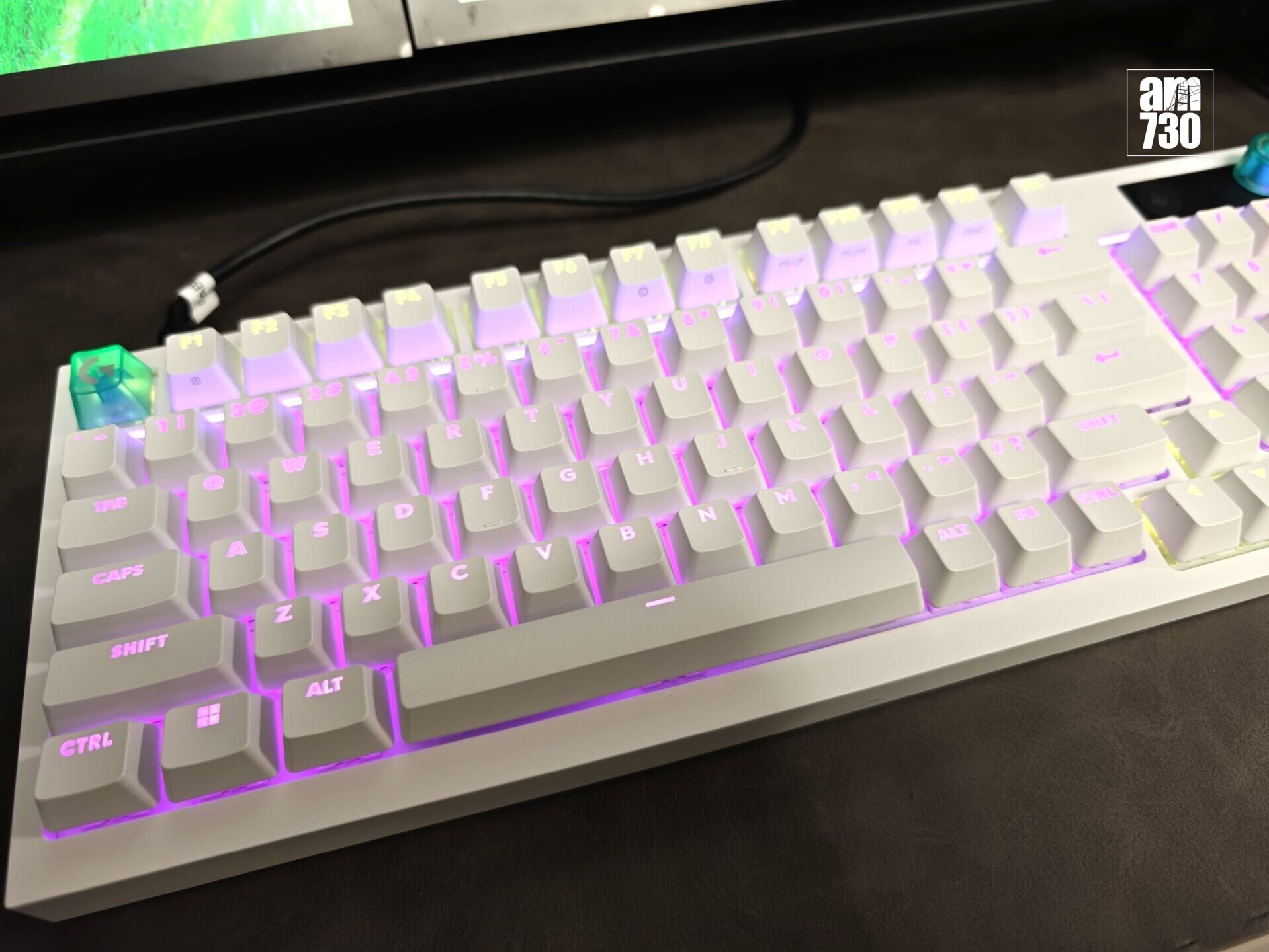 Logitech G316 X電競鍵盤有黑及白色可選,為98%尺寸。