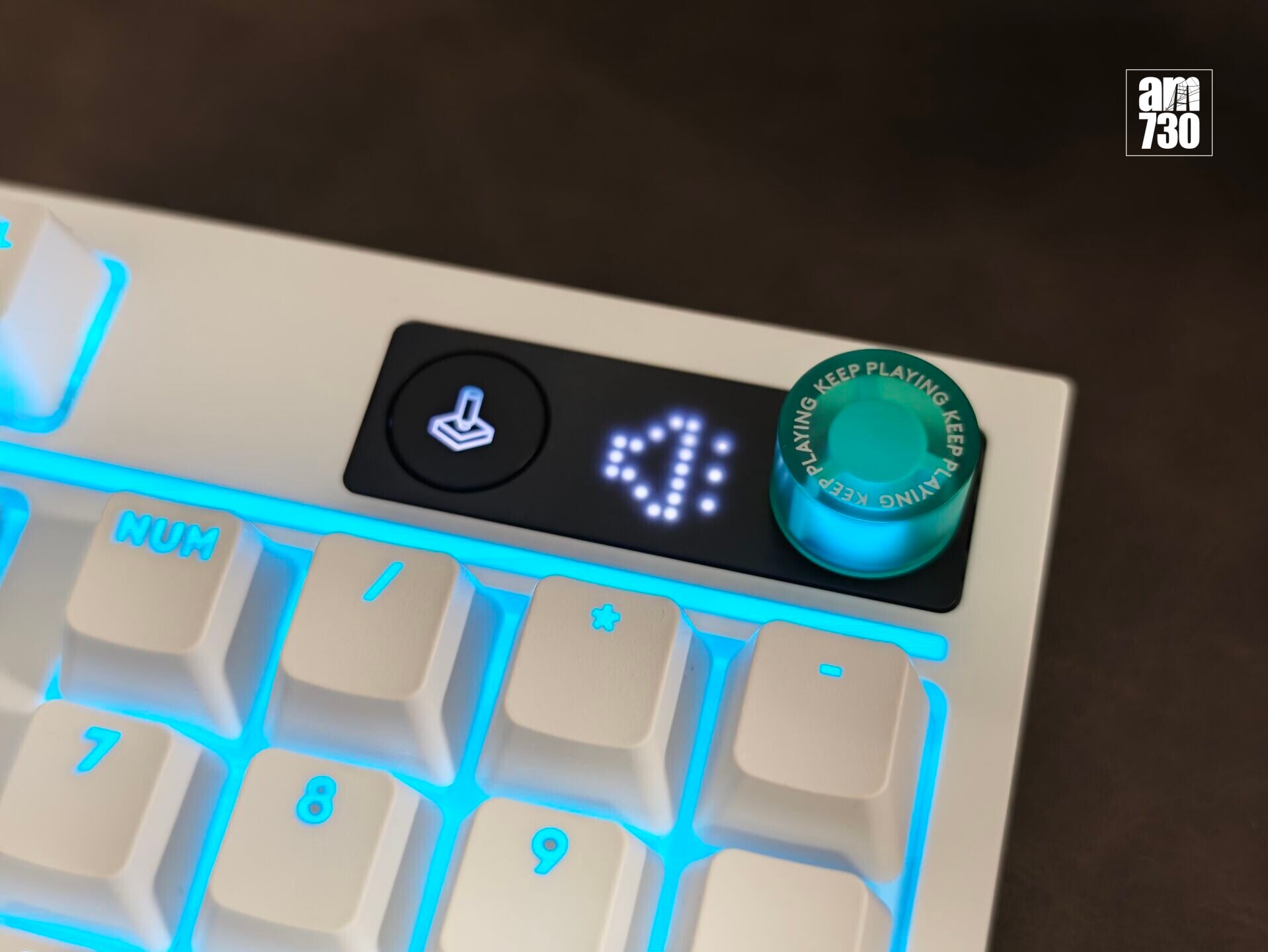 Logitech G316 X控制旋鈕可直接進行多種操作,亦有LED顯示動畫。